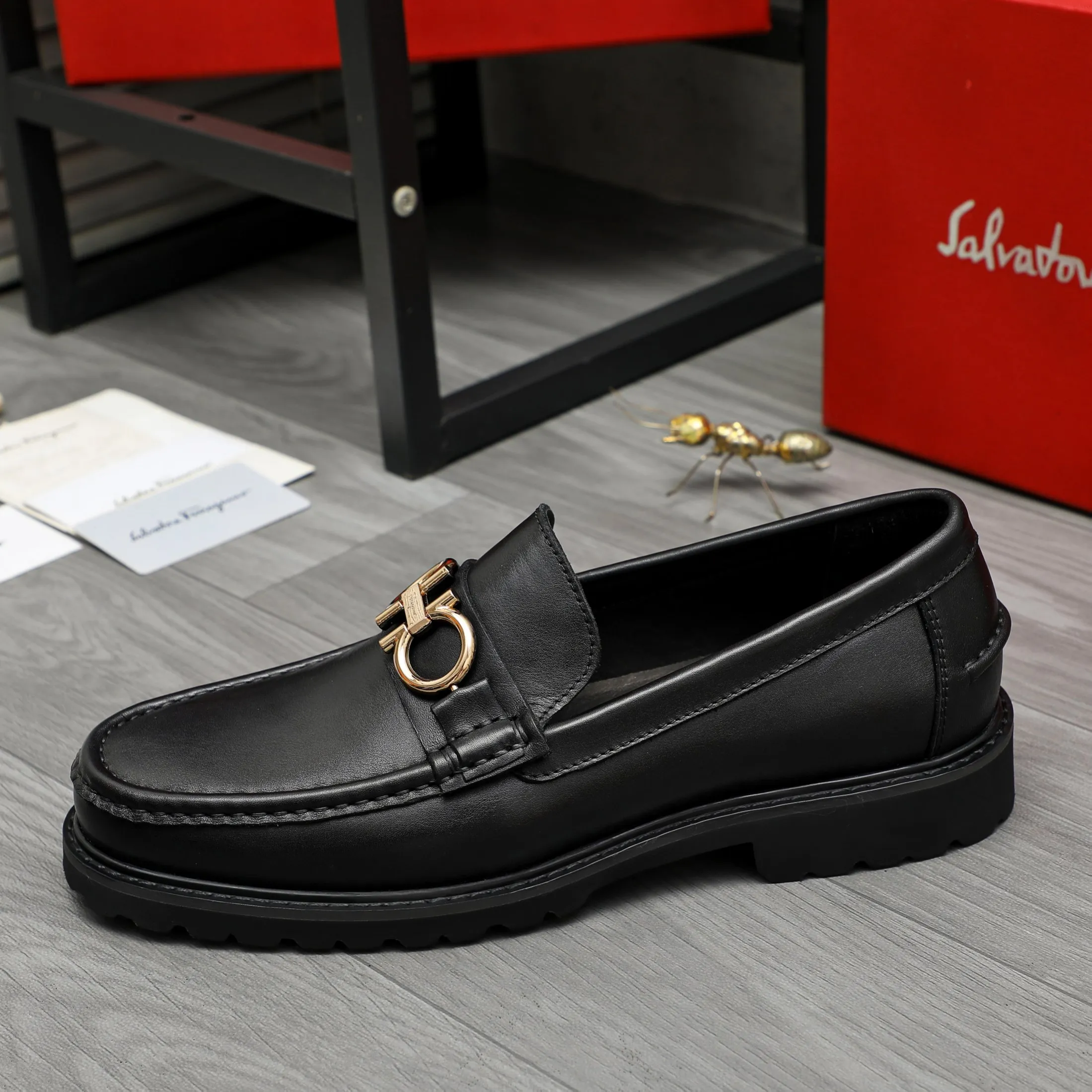 Men's shoes 💰442 Product trademark: Ferragamo "Ferragamo" business formal leather shoes Regular size: 38-46 (45.46 custom-made and non-refundable) Product materials: Selected high-quality cowhide upper, cowhide lining, non-slip rubber outsole